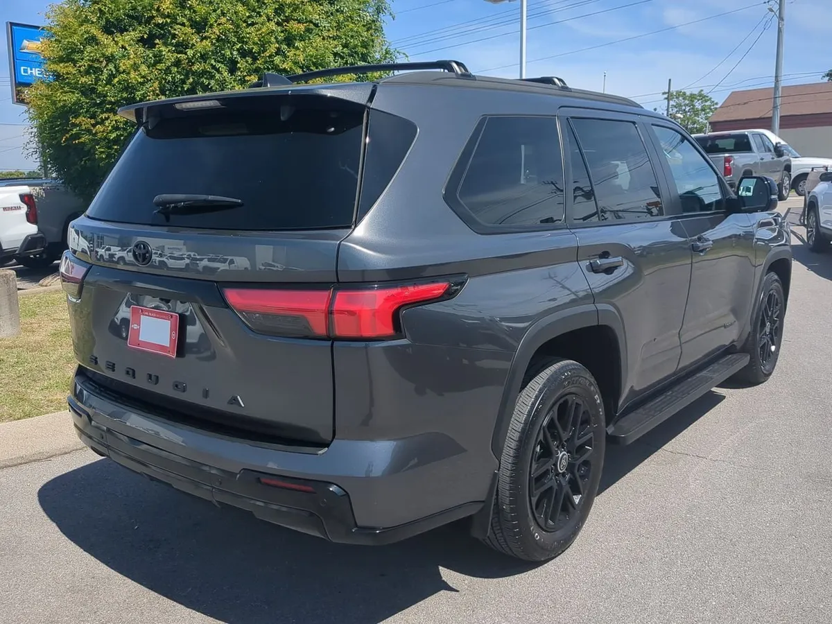 2024 Toyota Sequoia SR5 thumbnail 8