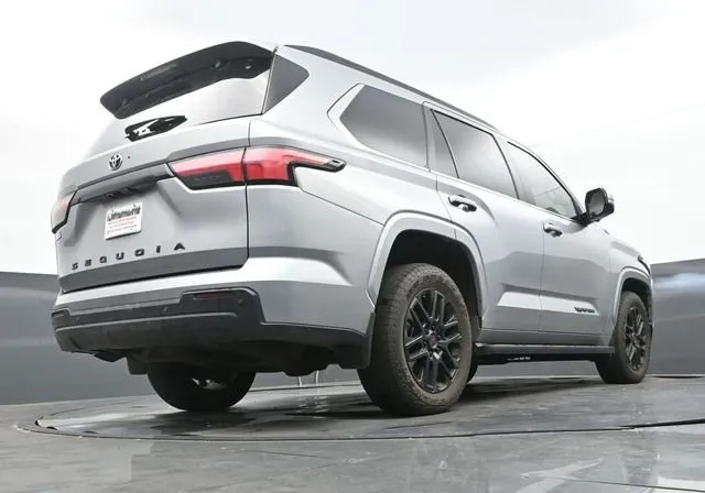 2024 Toyota Sequoia SR5 thumbnail 11
