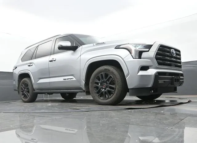2024 Toyota Sequoia SR5 thumbnail 9
