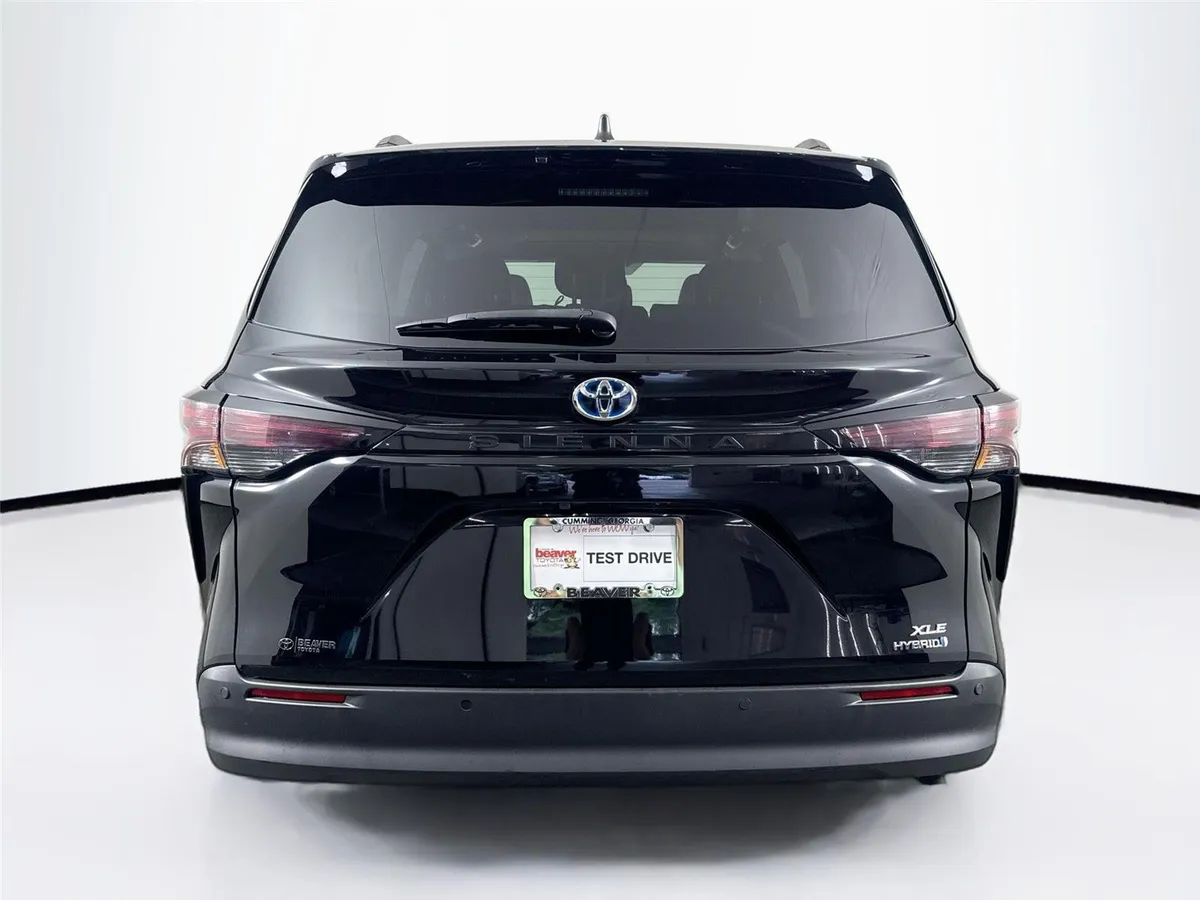 2024 Toyota Sienna XLE 8-Passenger thumbnail 11