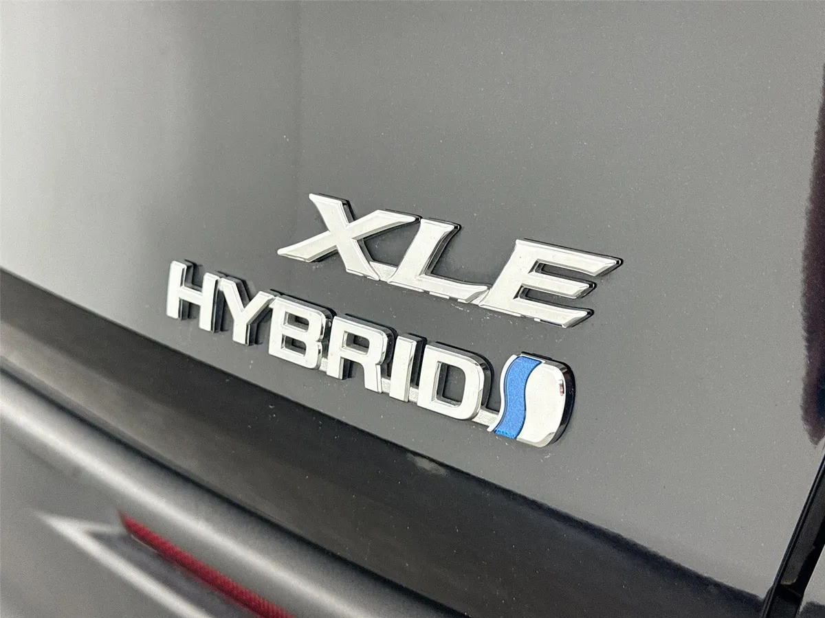 2024 Toyota Sienna XLE 8-Passenger thumbnail 14