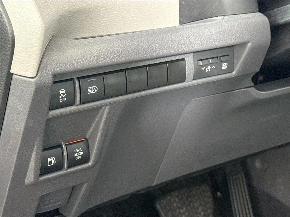 2024 Toyota Sienna XLE 8-Passenger thumbnail 15