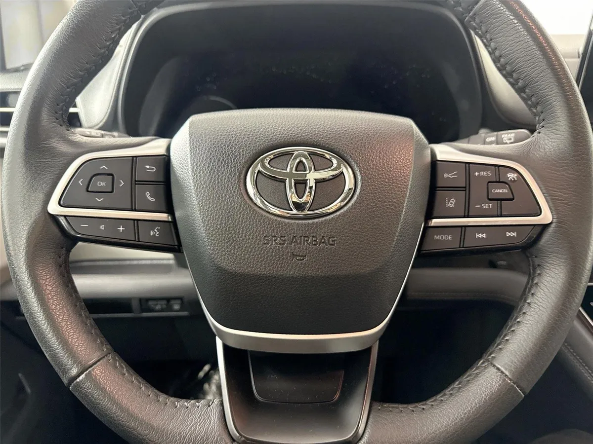 2024 Toyota Sienna XLE 8-Passenger thumbnail 16