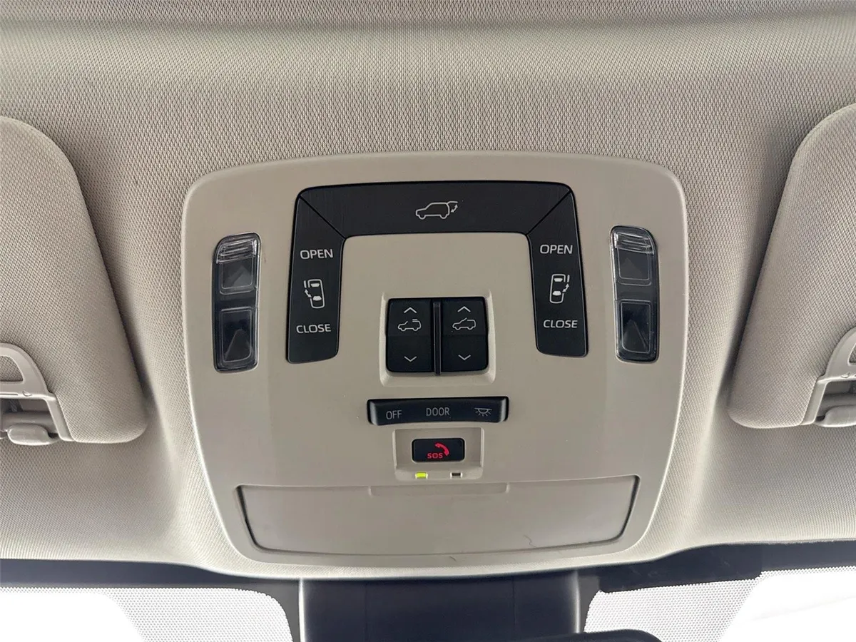2024 Toyota Sienna XLE 8-Passenger thumbnail 23