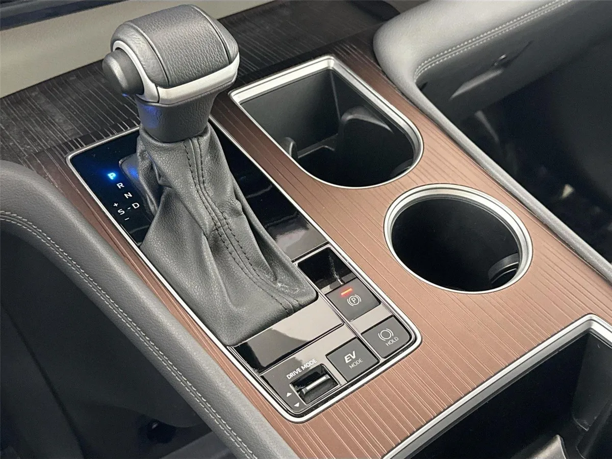 2024 Toyota Sienna XLE 8-Passenger thumbnail 27