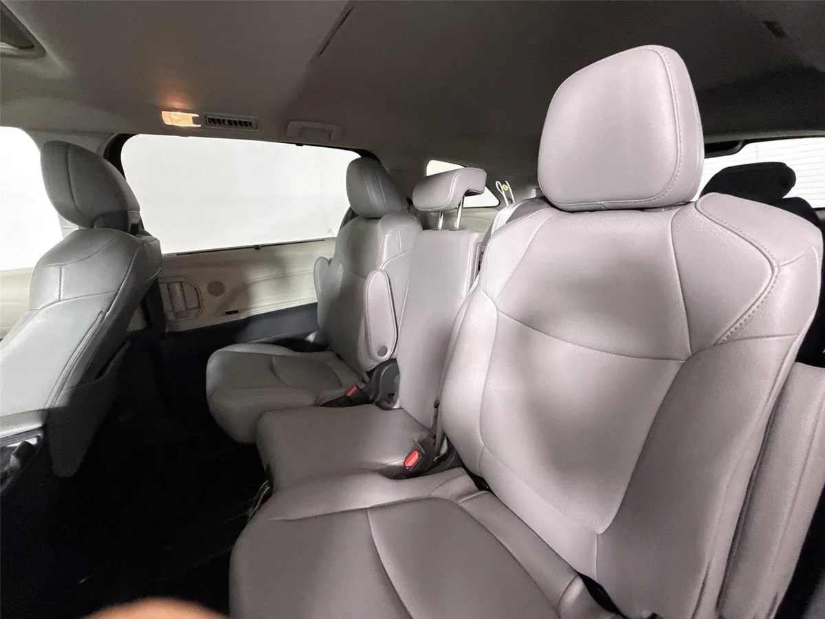 2024 Toyota Sienna XLE 8-Passenger thumbnail 30
