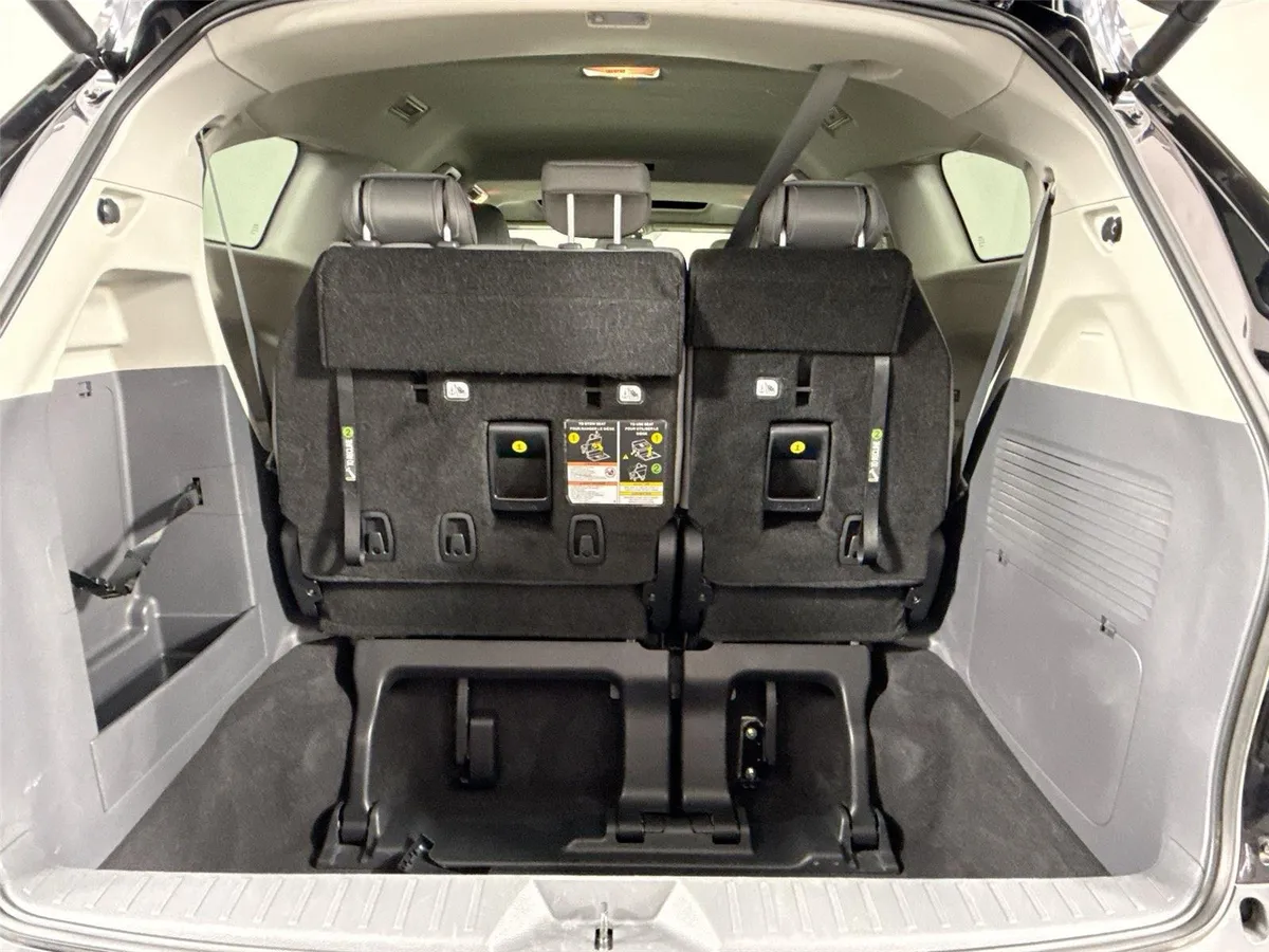 2024 Toyota Sienna XLE 8-Passenger thumbnail 37