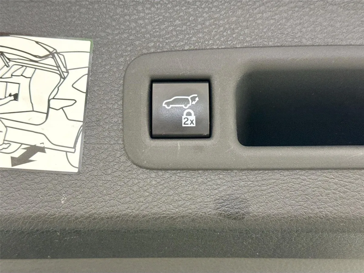 2024 Toyota Sienna XLE 8-Passenger thumbnail 38