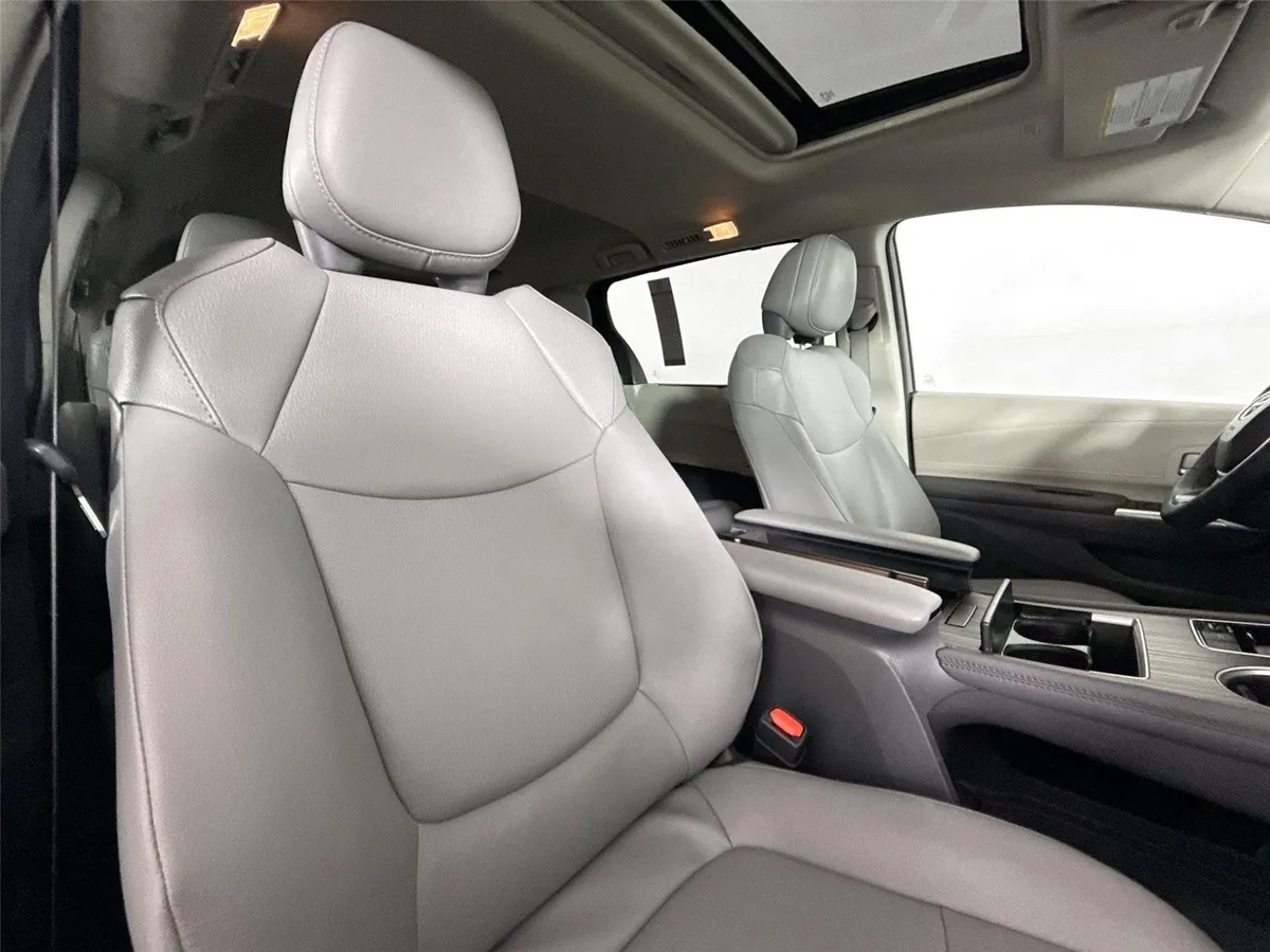2024 Toyota Sienna XLE 8-Passenger thumbnail 41