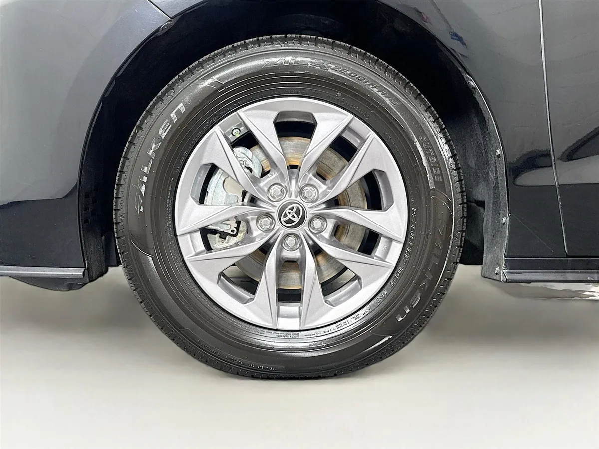 2024 Toyota Sienna XLE 8-Passenger thumbnail 44