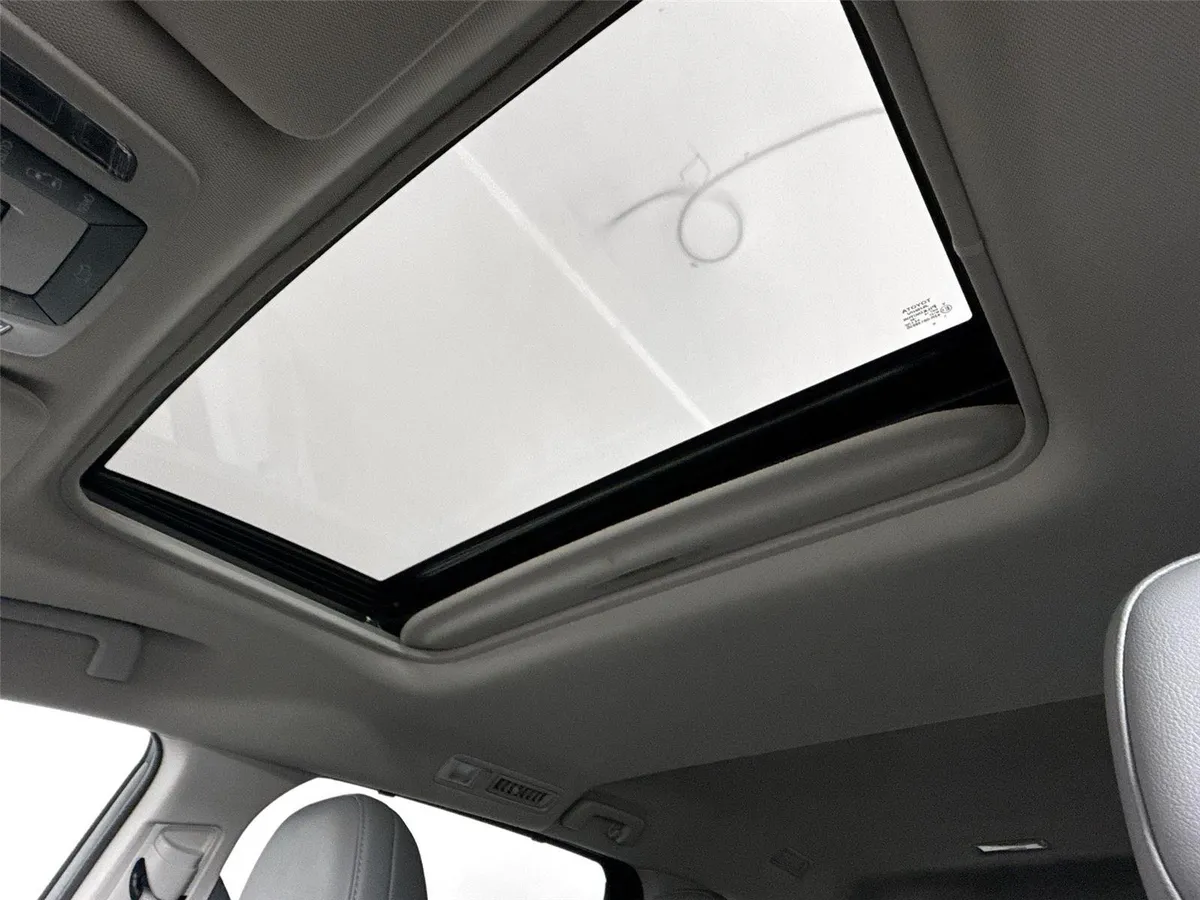 2024 Toyota Sienna XLE 8-Passenger thumbnail 6