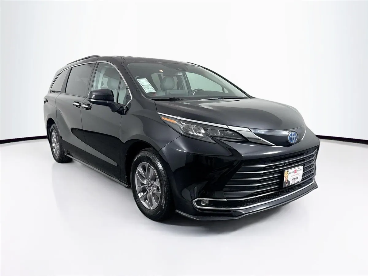 2024 Toyota Sienna XLE 8-Passenger thumbnail 9
