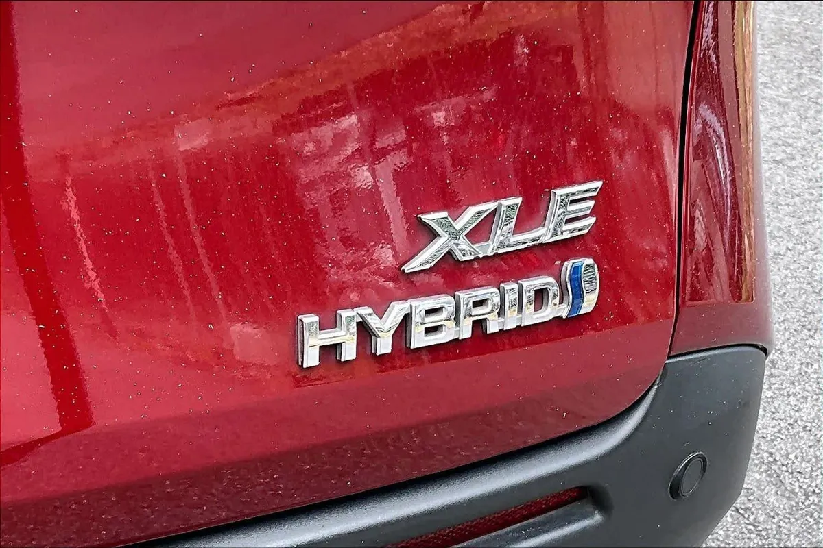 2024 Toyota Sienna XLE thumbnail 10