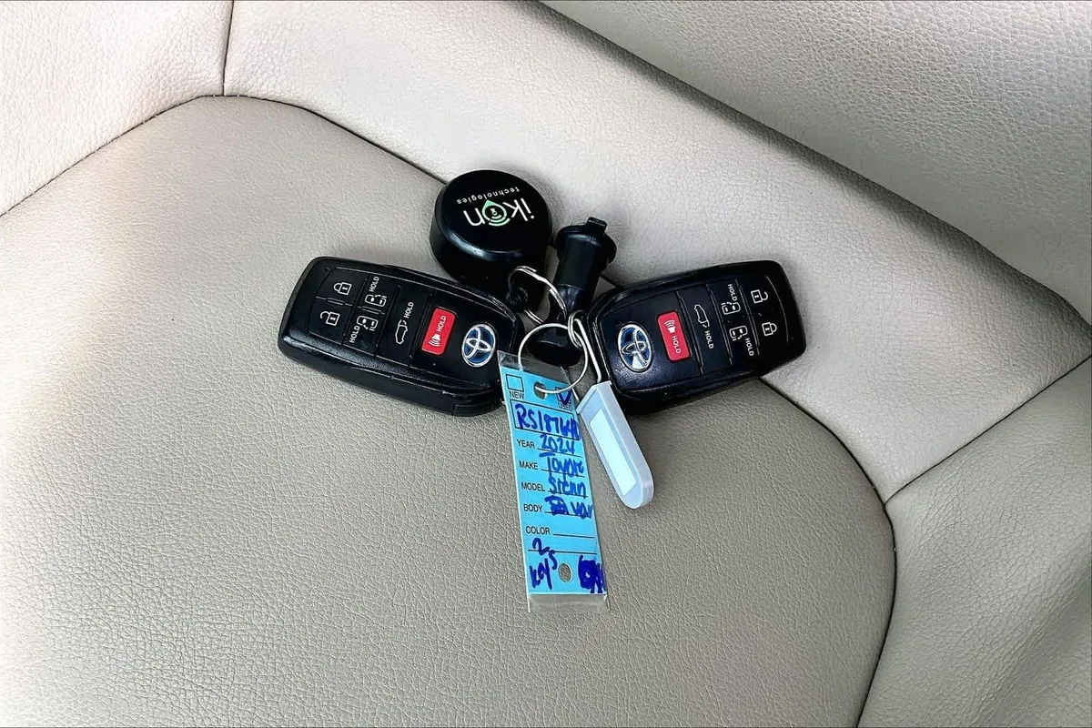 2024 Toyota Sienna XLE thumbnail 15