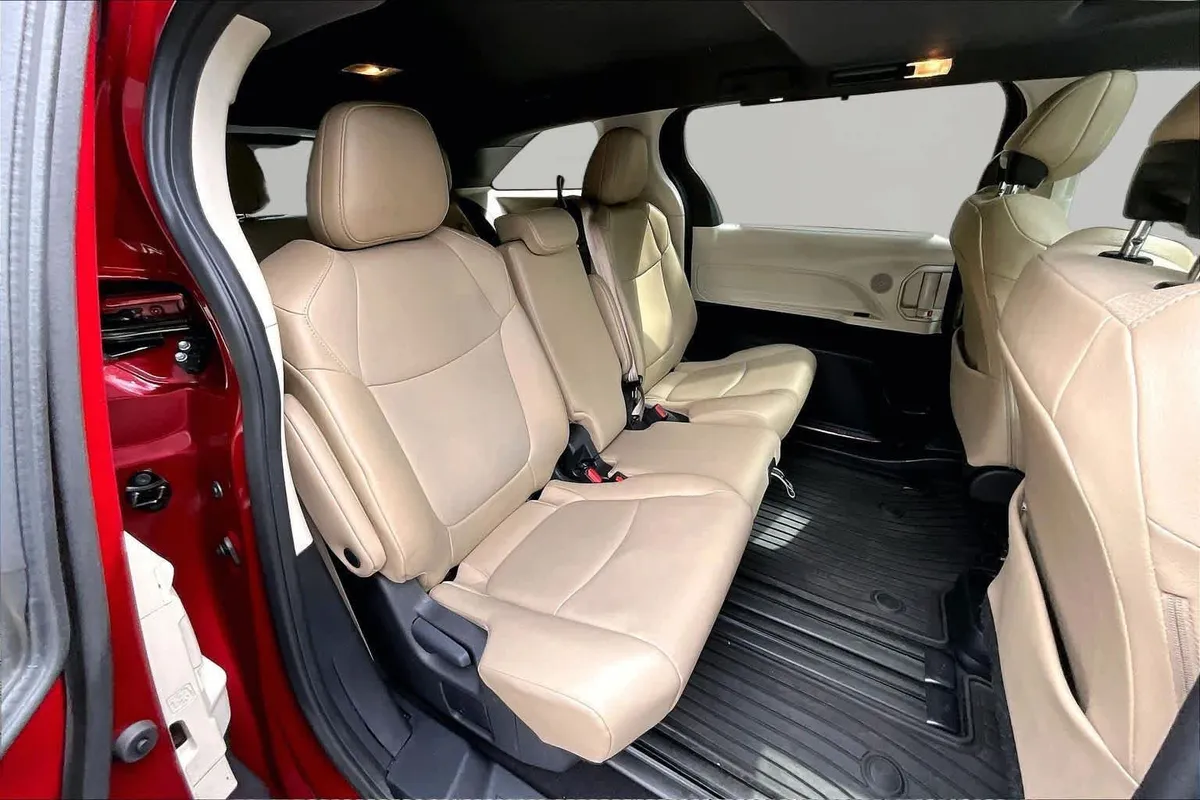 2024 Toyota Sienna XLE thumbnail 20