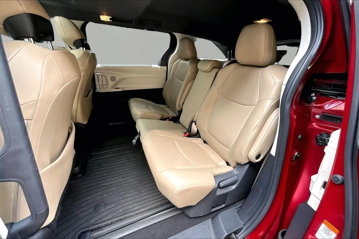 2024 Toyota Sienna XLE thumbnail 21