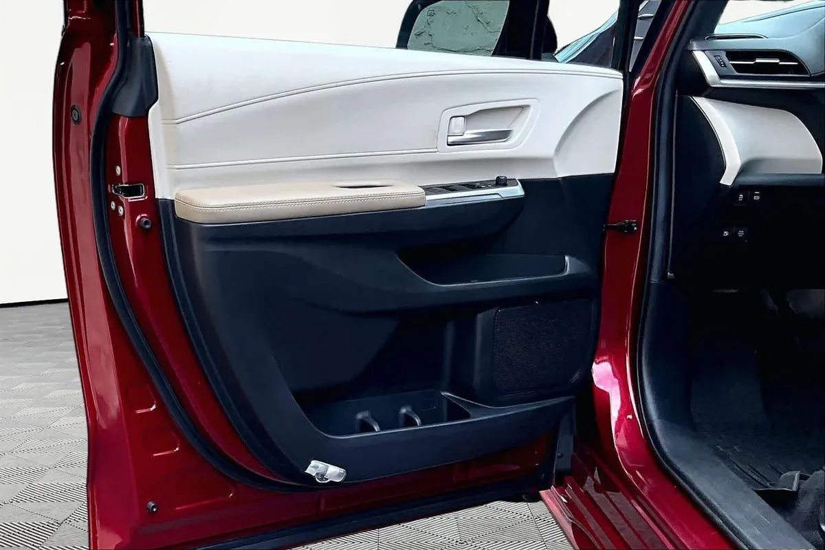 2024 Toyota Sienna XLE thumbnail 22