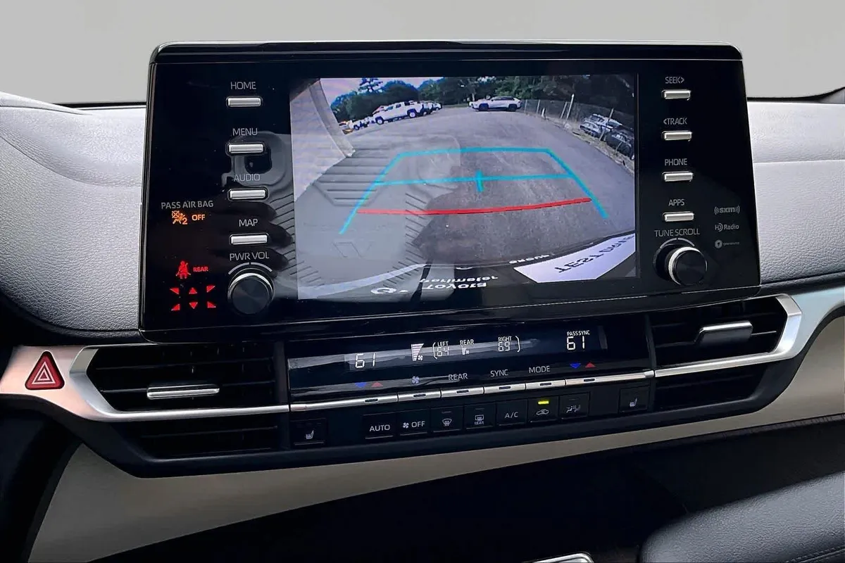 2024 Toyota Sienna XLE thumbnail 27