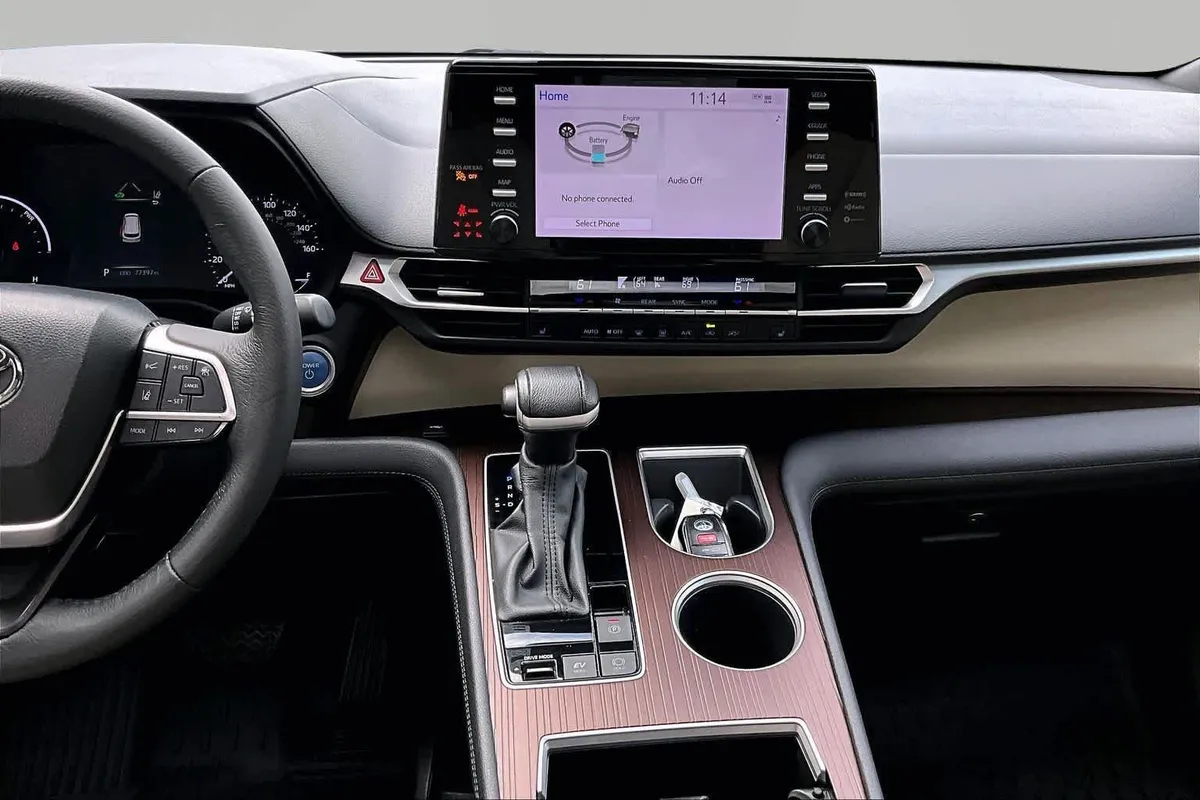 2024 Toyota Sienna XLE thumbnail 7
