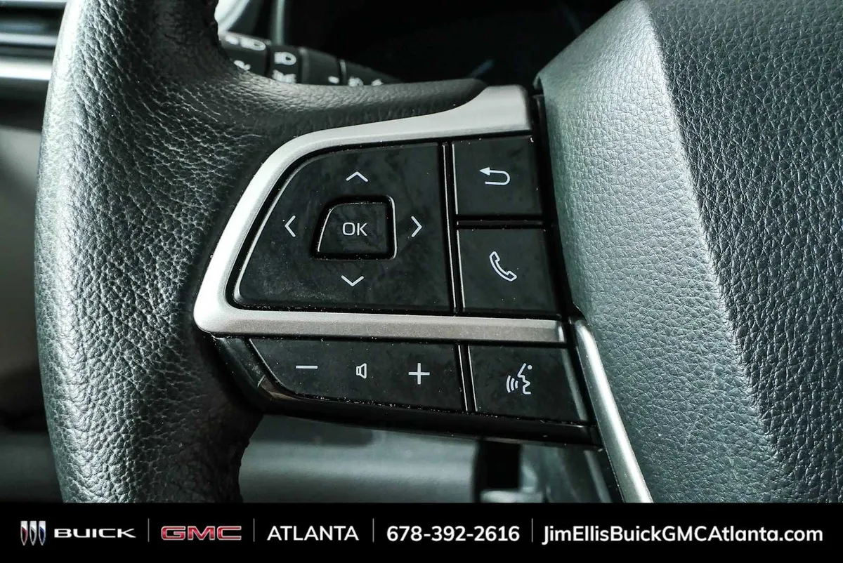 2024 Toyota Sienna XLE thumbnail 10
