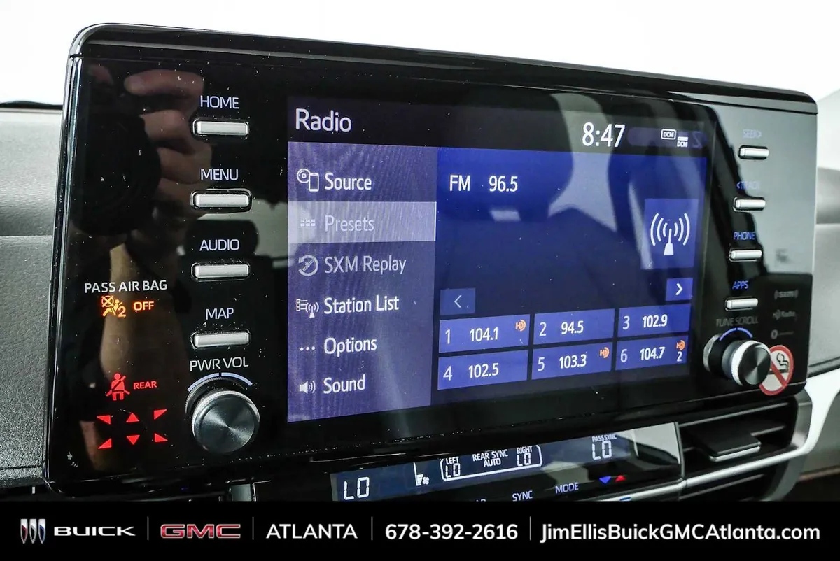 2024 Toyota Sienna XLE thumbnail 13
