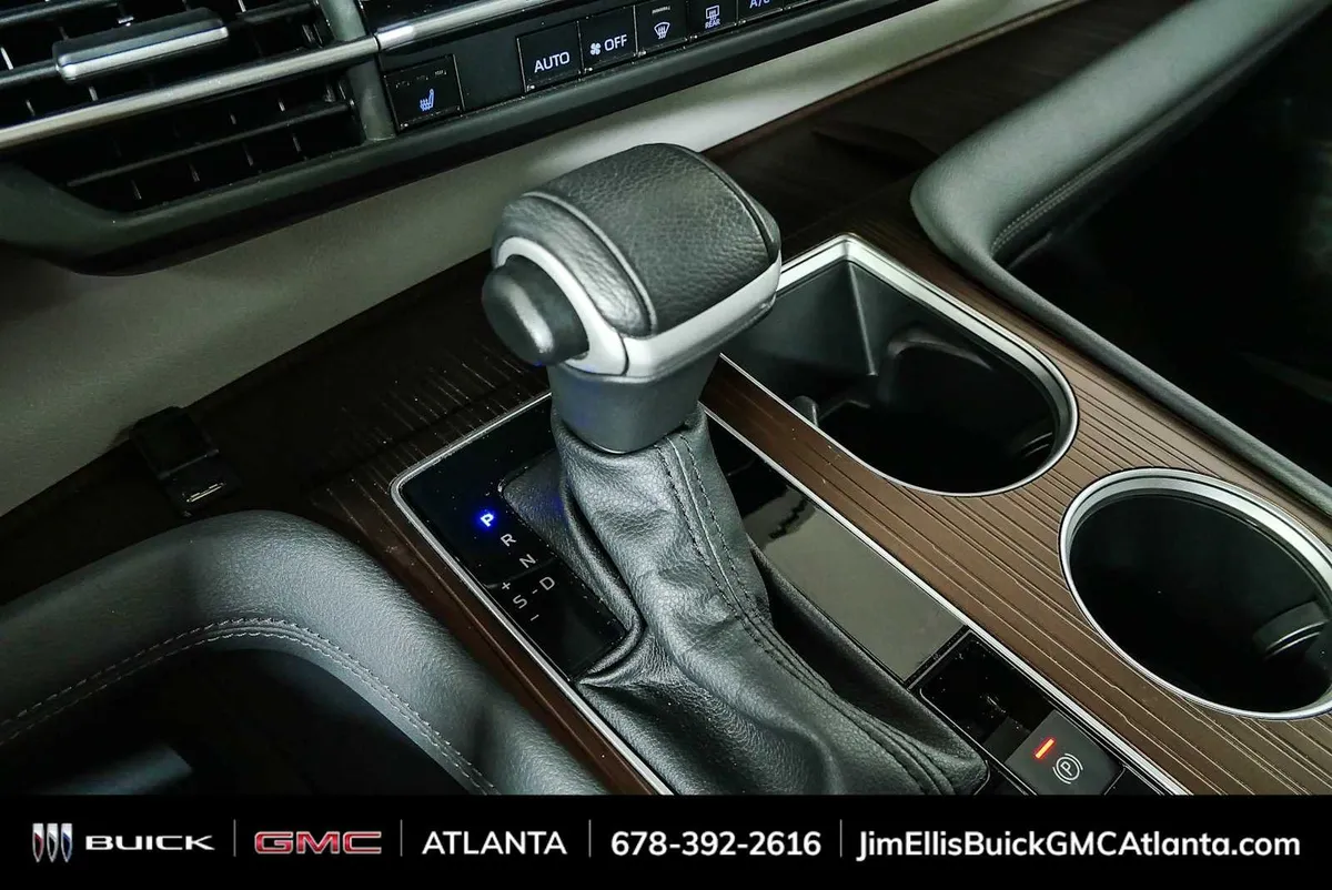 2024 Toyota Sienna XLE thumbnail 16