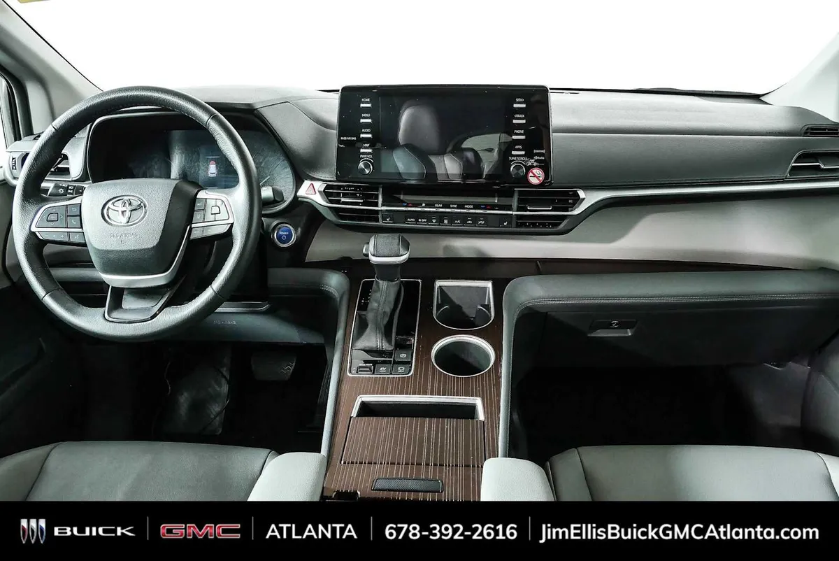 2024 Toyota Sienna XLE thumbnail 19