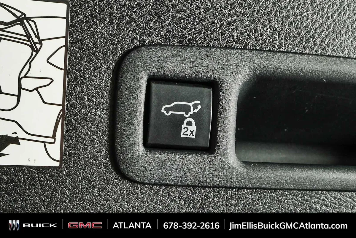 2024 Toyota Sienna XLE thumbnail 34