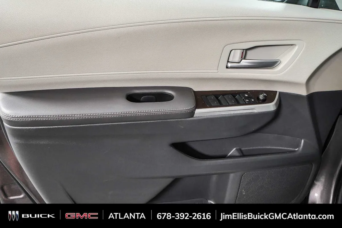 2024 Toyota Sienna XLE thumbnail 6