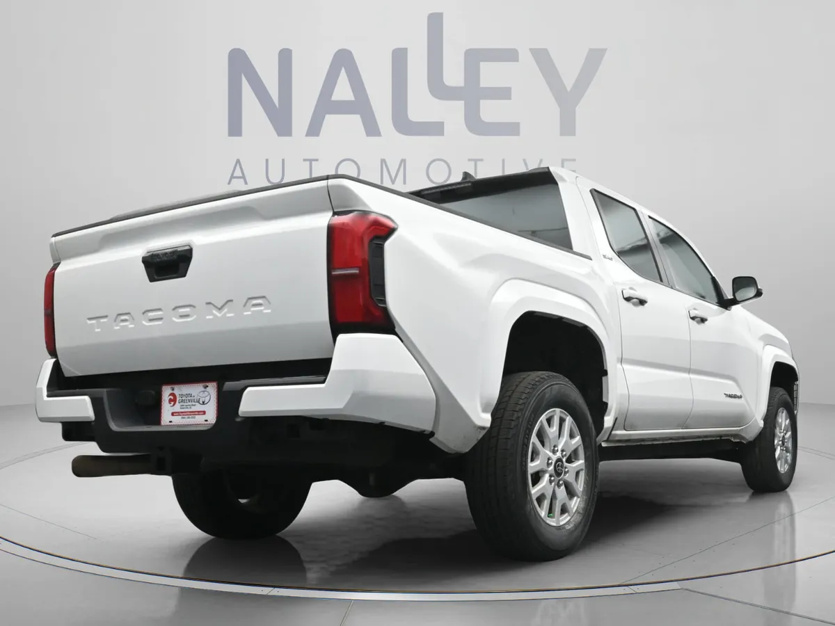 2024 Toyota Tacoma 2WD SR5 thumbnail 14