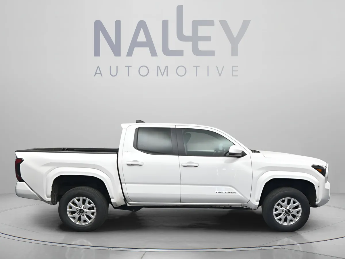 2024 Toyota Tacoma 2WD SR5 thumbnail 16