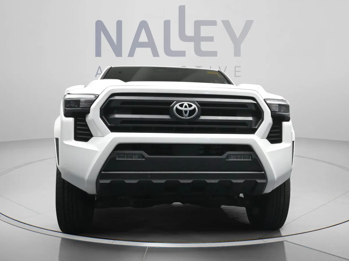 2024 Toyota Tacoma 2WD SR5 thumbnail 23