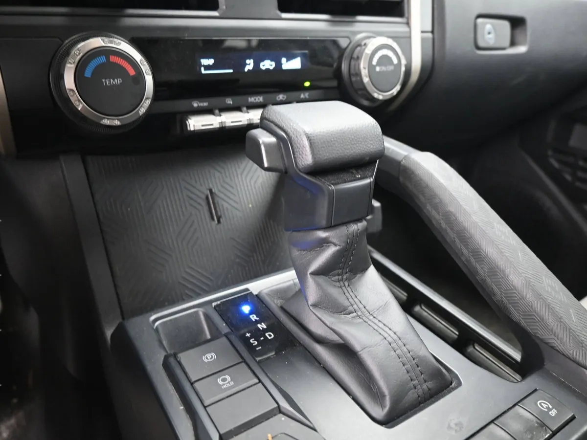 2024 Toyota Tacoma 2WD SR5 thumbnail 30