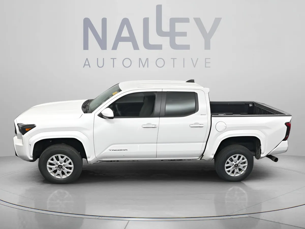 2024 Toyota Tacoma 2WD SR5 thumbnail 5