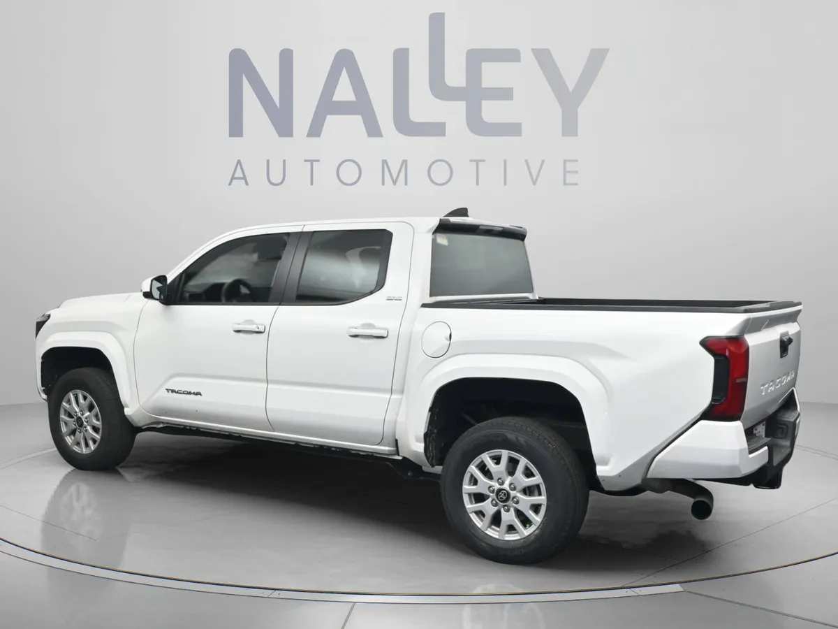 2024 Toyota Tacoma 2WD SR5 thumbnail 7