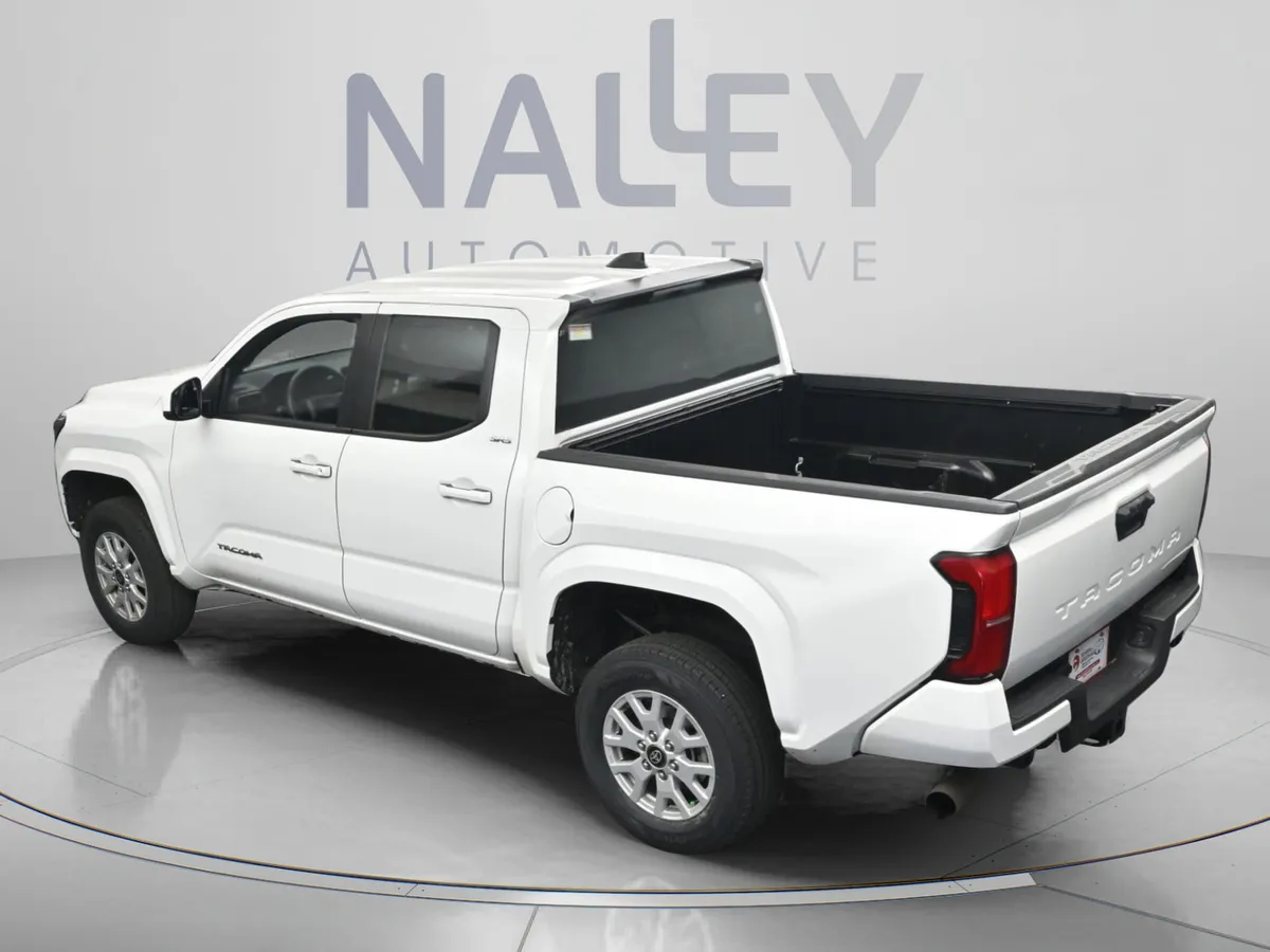 2024 Toyota Tacoma 2WD SR5 thumbnail 8