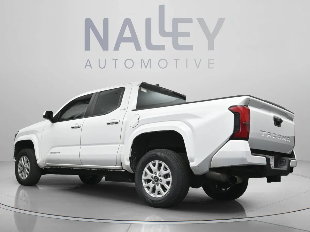2024 Toyota Tacoma 2WD SR5 thumbnail 9
