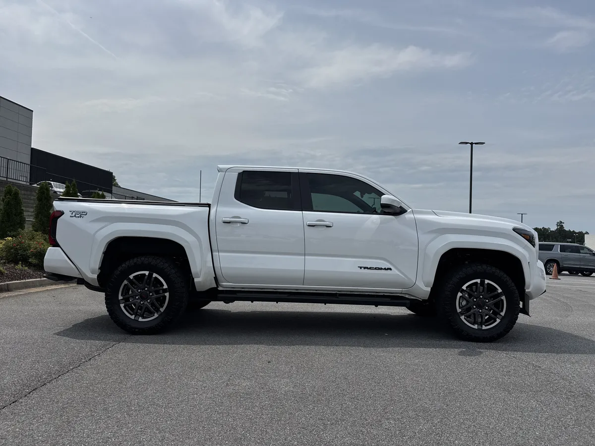 2024 Toyota Tacoma 4WD TRD Sport thumbnail 10