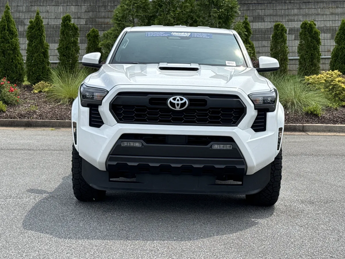 2024 Toyota Tacoma 4WD TRD Sport thumbnail 2
