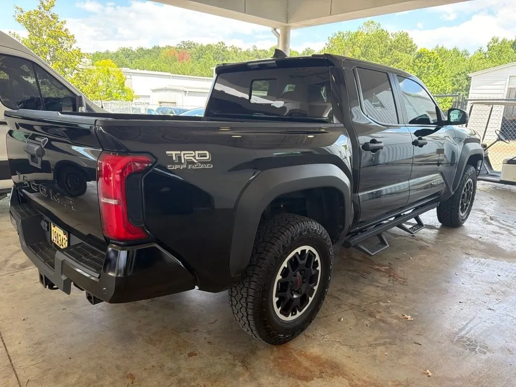 2024 Toyota Tacoma thumbnail 3