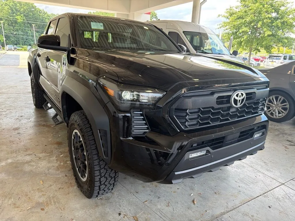 2024 Toyota Tacoma thumbnail 4