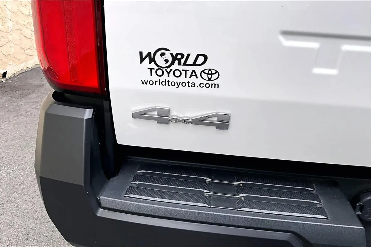 2024 Toyota Tacoma SR thumbnail 10