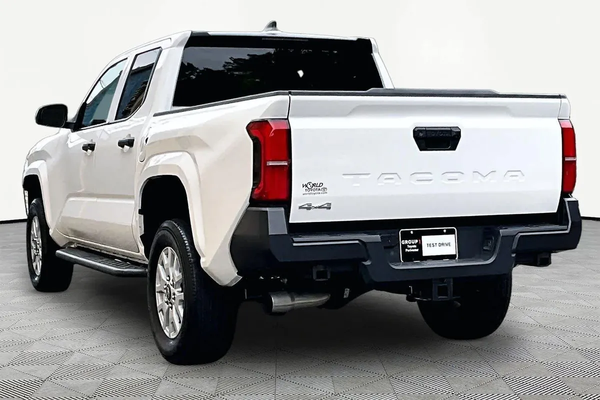 2024 Toyota Tacoma SR thumbnail 12