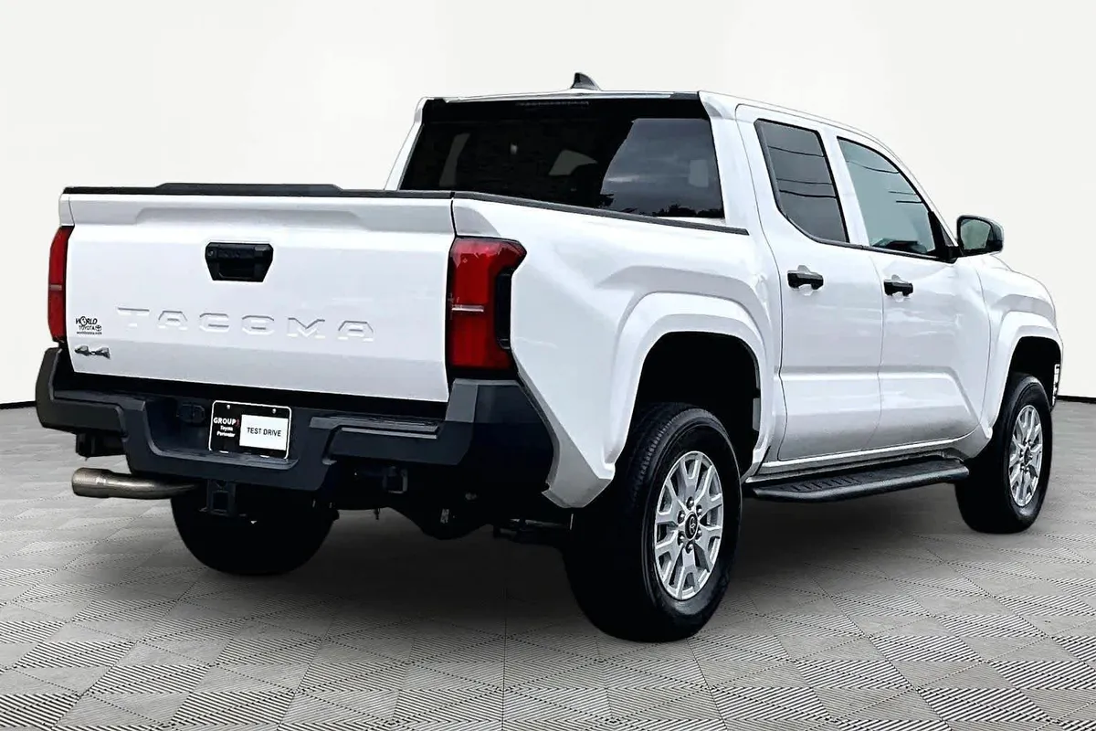 2024 Toyota Tacoma SR thumbnail 13