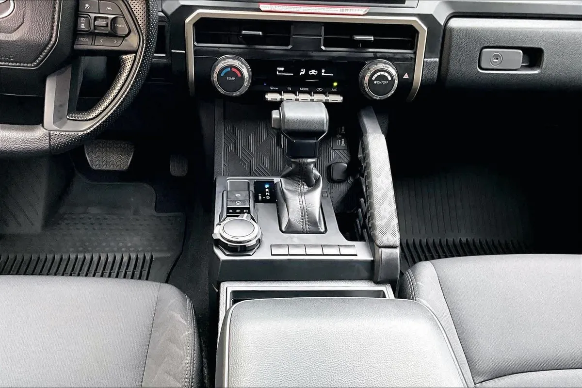 2024 Toyota Tacoma SR thumbnail 17