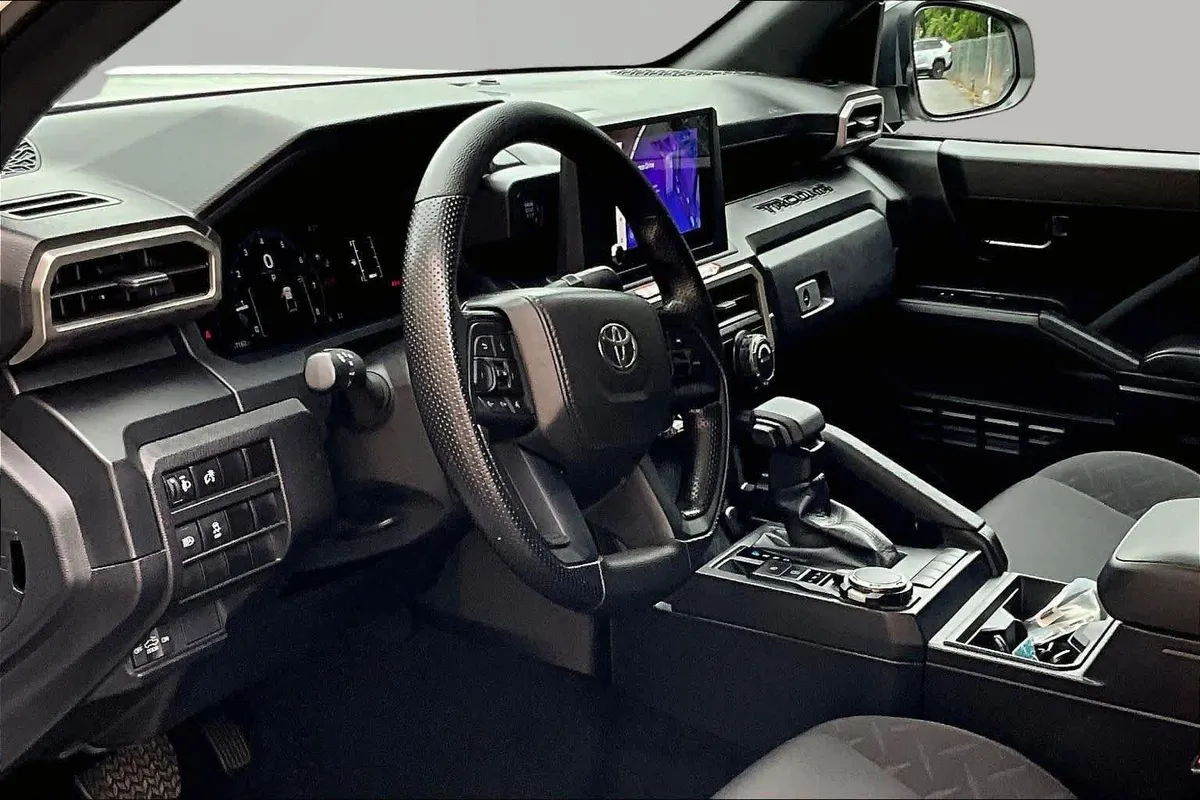 2024 Toyota Tacoma SR thumbnail 18