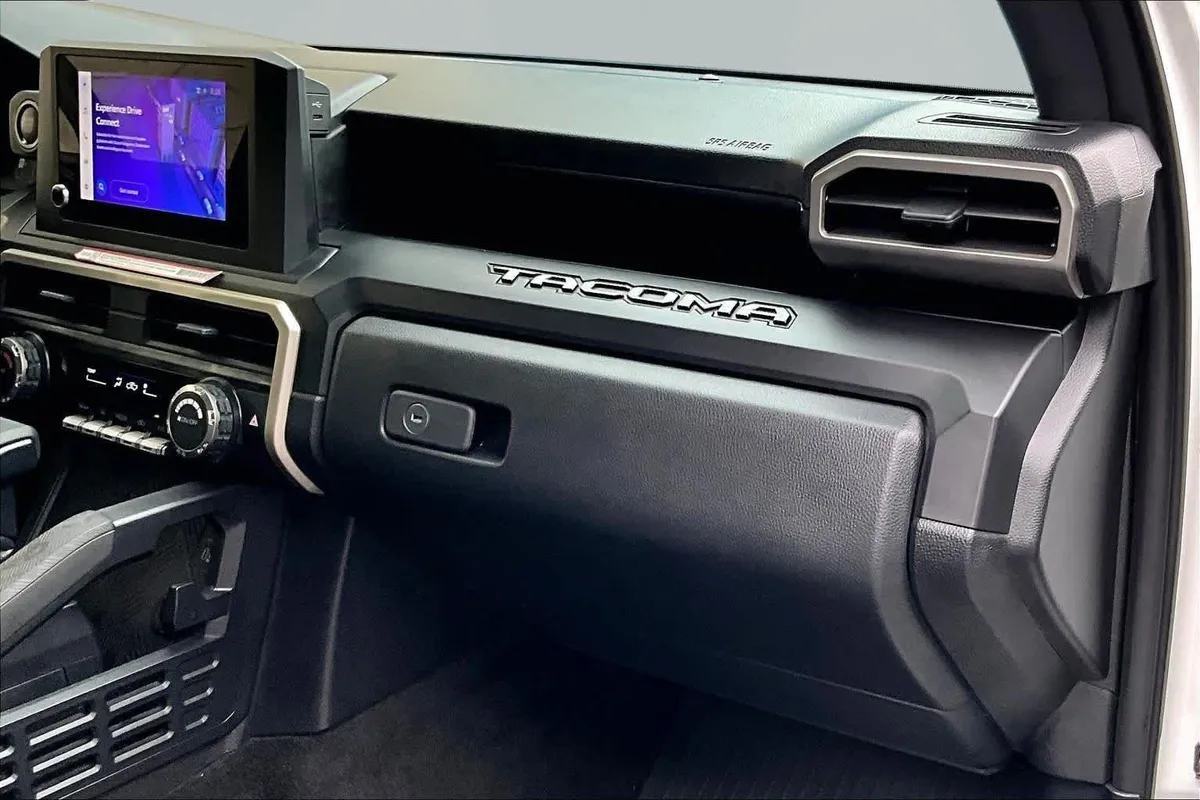 2024 Toyota Tacoma SR thumbnail 19
