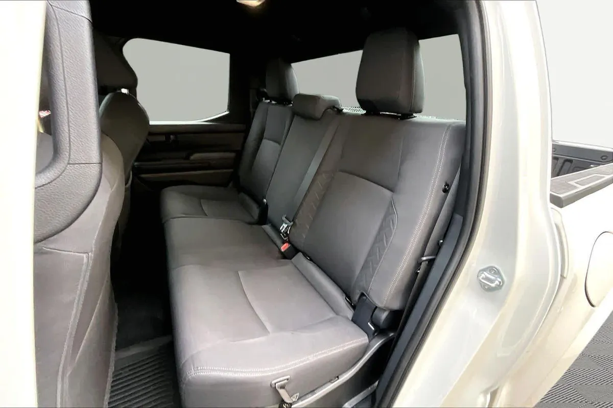 2024 Toyota Tacoma SR thumbnail 21