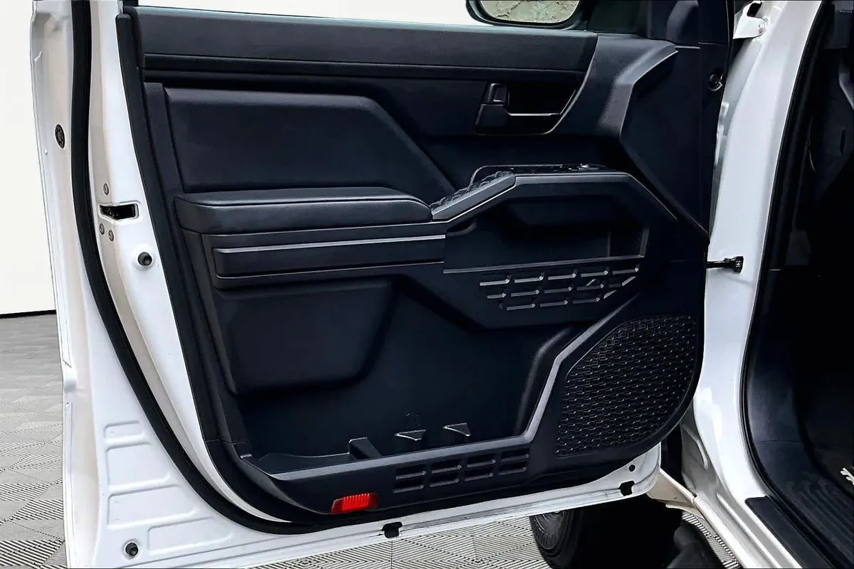 2024 Toyota Tacoma SR thumbnail 22