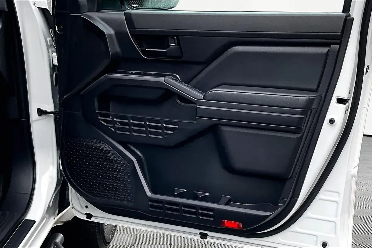 2024 Toyota Tacoma SR thumbnail 23